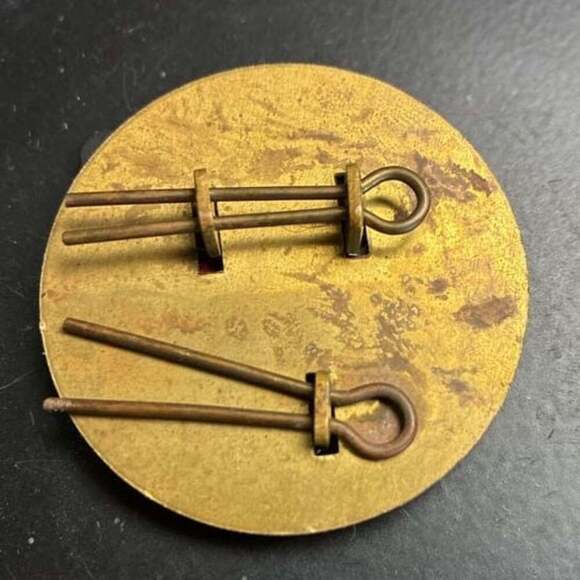 Rare military medal, 1817 Queen Elizabeth’s own 6th Gurkha Rifles Cap Badge - Picture 2 of 3